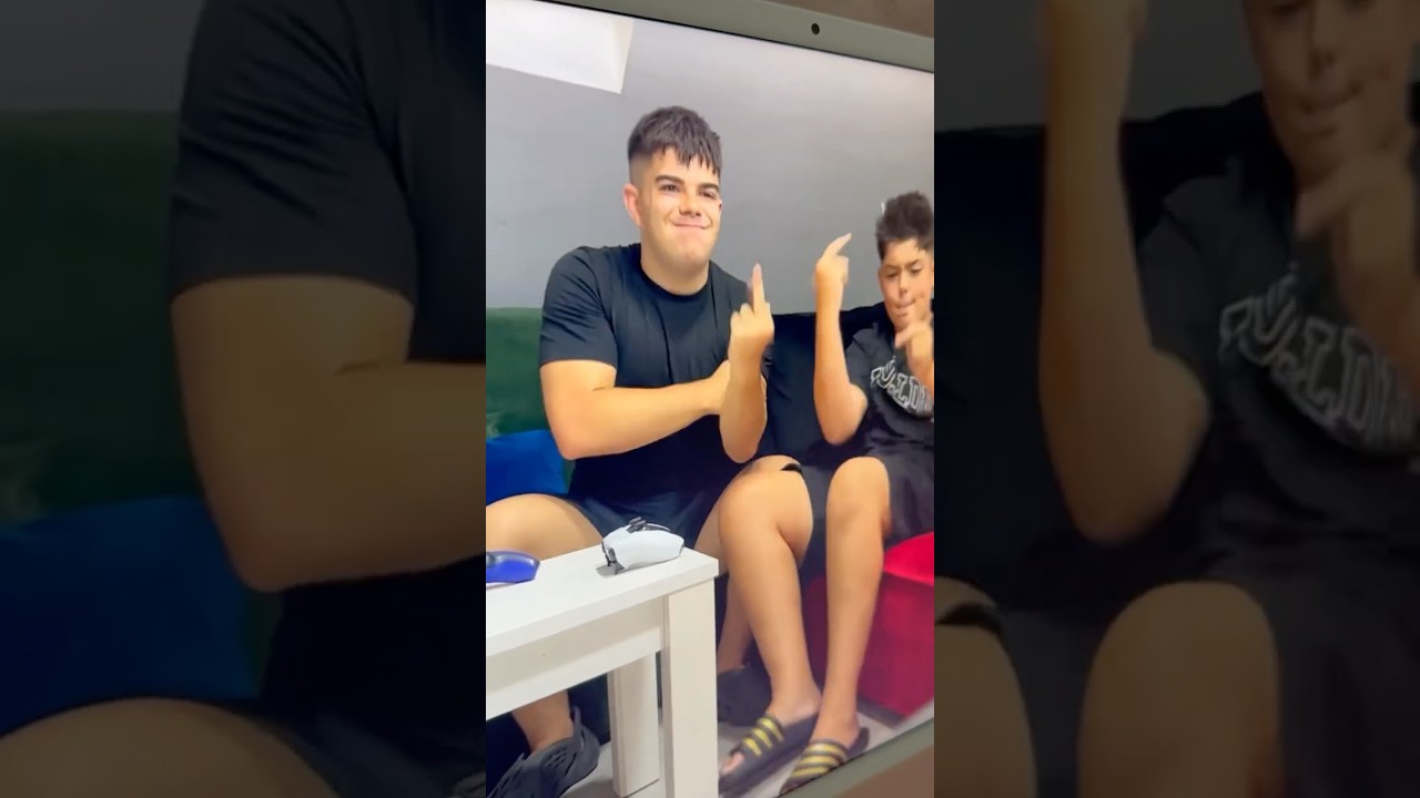 Nuestra madre nos pone una c&aacute;mara oculta 🤣 #shorts #shortvideo #shortsfeed #funny #comedy