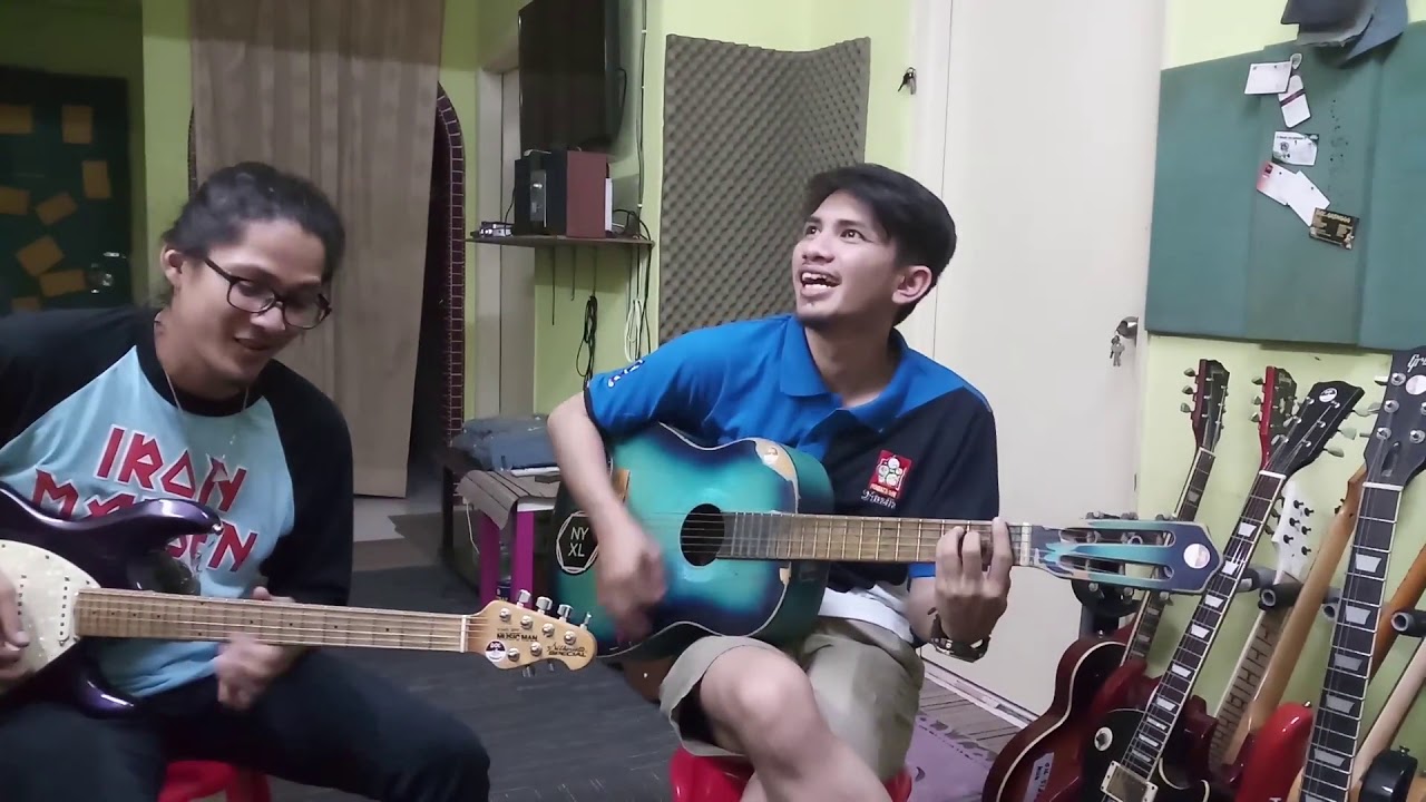 Main gitarny lagi sedap malamsenin