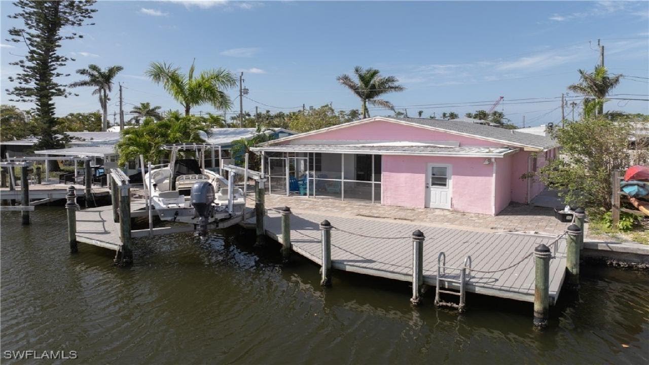 11476 May Street, Matlacha, FL Presented by Lora Dzialo, PA.