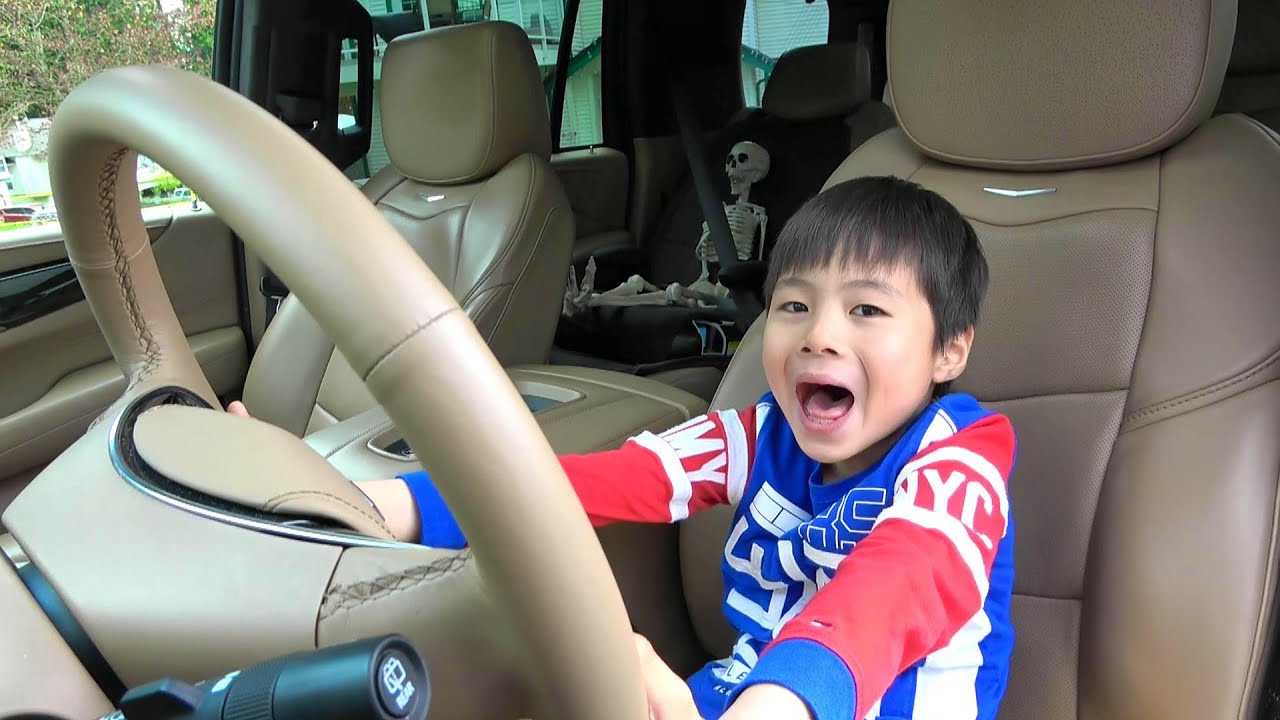 Skeleton in Car Help buried ガイコツを助けろ！