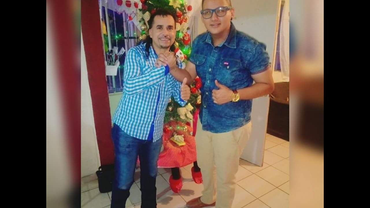 HUGO RUIZ FT CHARLIE RUIZ SANTACLAUS LE DIO UN BESO A MAMA