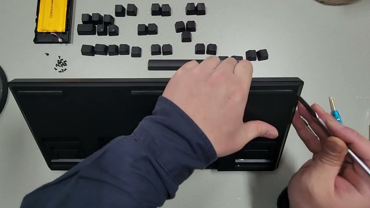 LOGITECH GPRO X TKL KEYBOARD DISASSEMBLY!