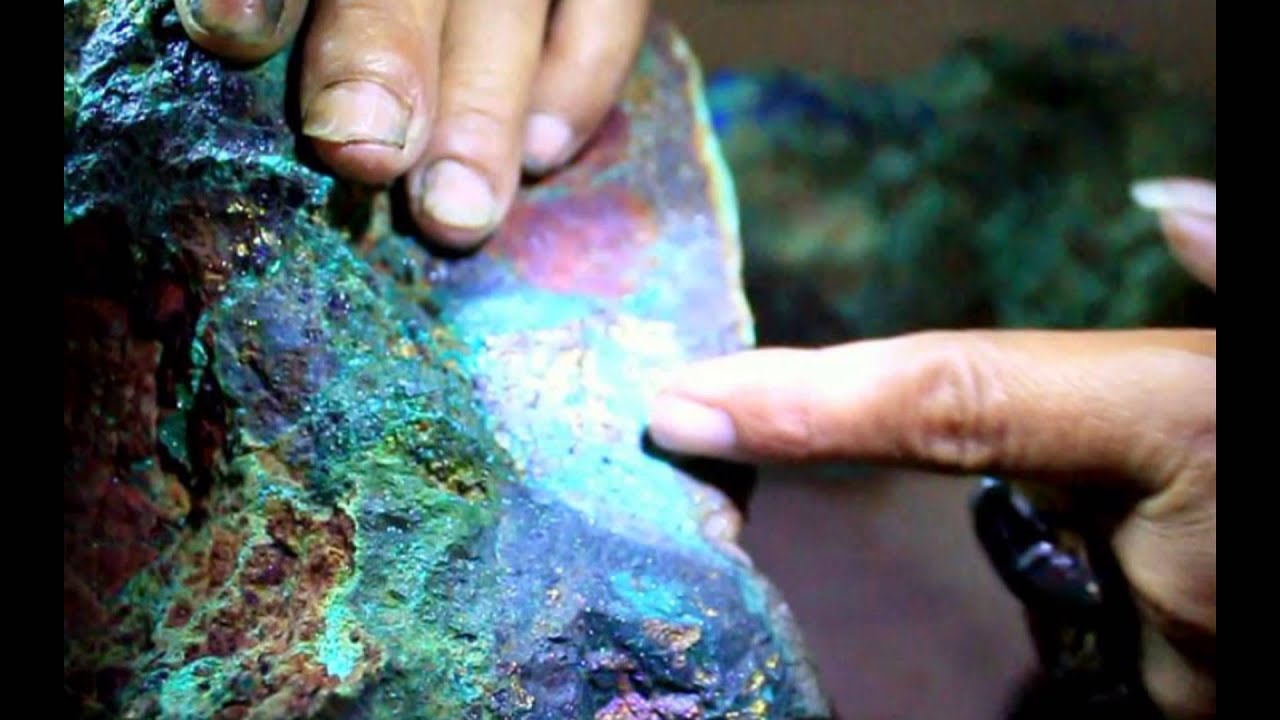 Batu Pirus Persia Urat Emas Asli