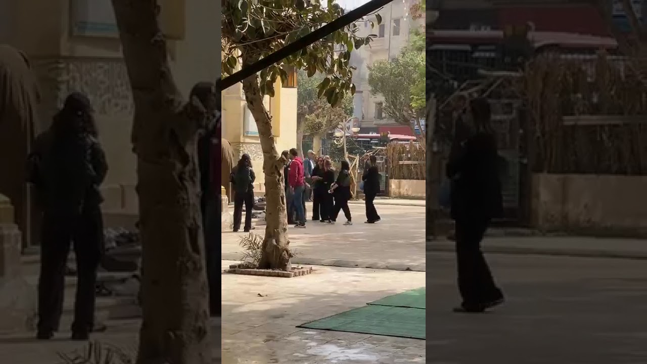 مصدومة.. لحظة وصول الفنانة ريم مصطفي لأداء صلاة الجنازة على والدتها.