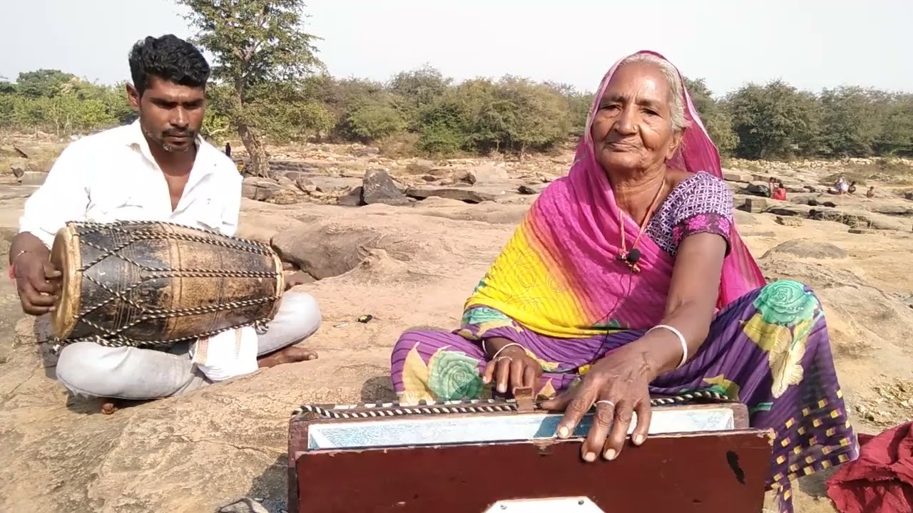 दिल मेरा आईना है,इधर देखिए।