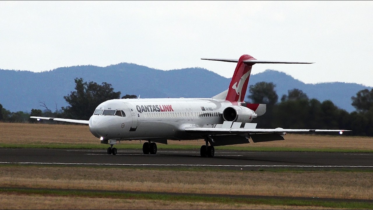 QANTASLINK F 100 VH NHO FINAL LANDING PARKES NSW