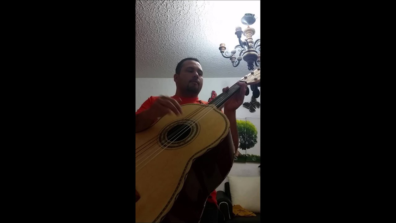 Atrapado en los Clásicos (guitarron)