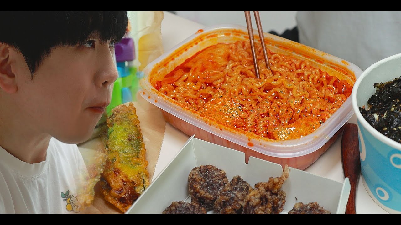떡 없는 라볶이라니..There once existed rabokki without rice cakes.. Cinema mukbang