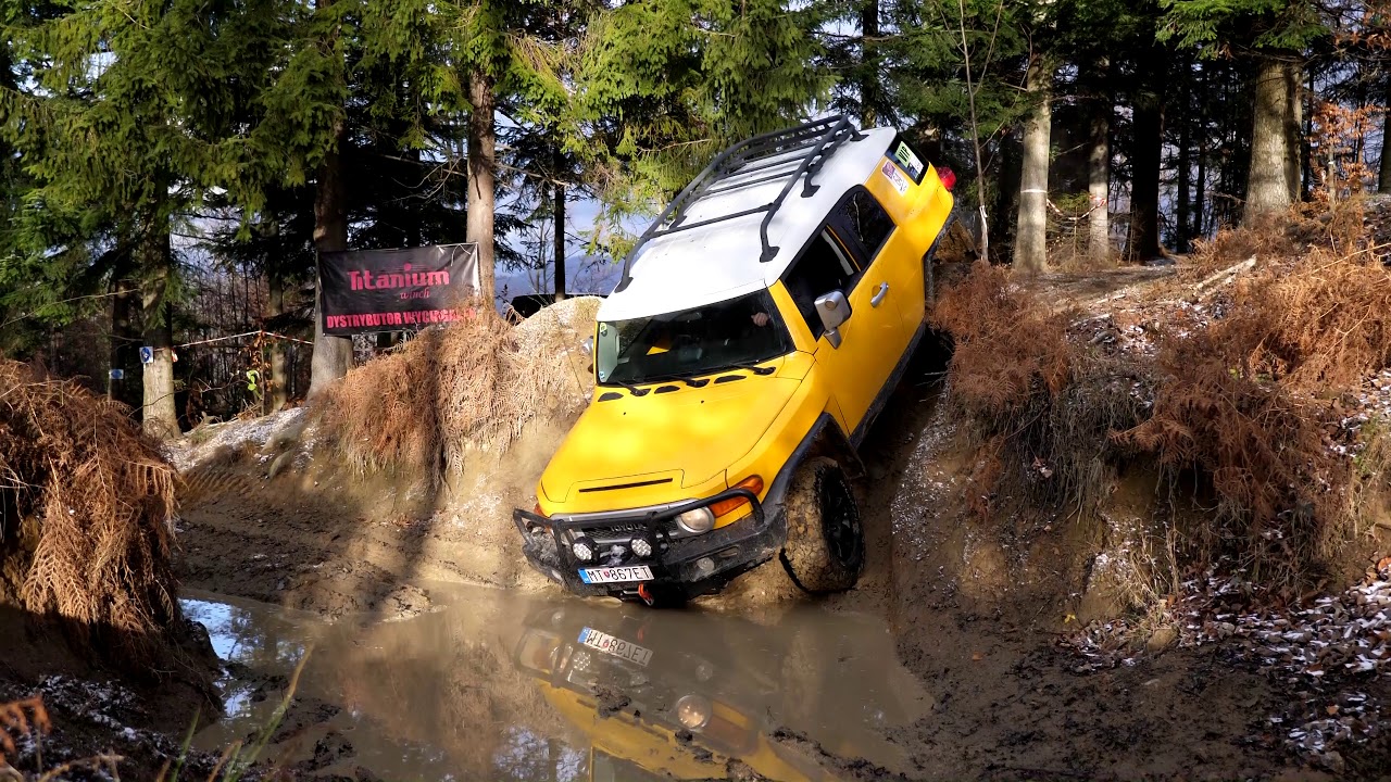 4x4 offroad legend Toyota FJ Cruiser, Landcruiser V8, VZJ 95 3.4i in Poland Wisla Pod Piramida (4K).