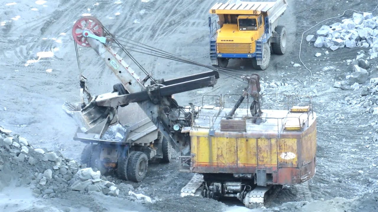 Самый массовый экскаватор в карьерах ЭКГ-5А и БЕЛАЗ