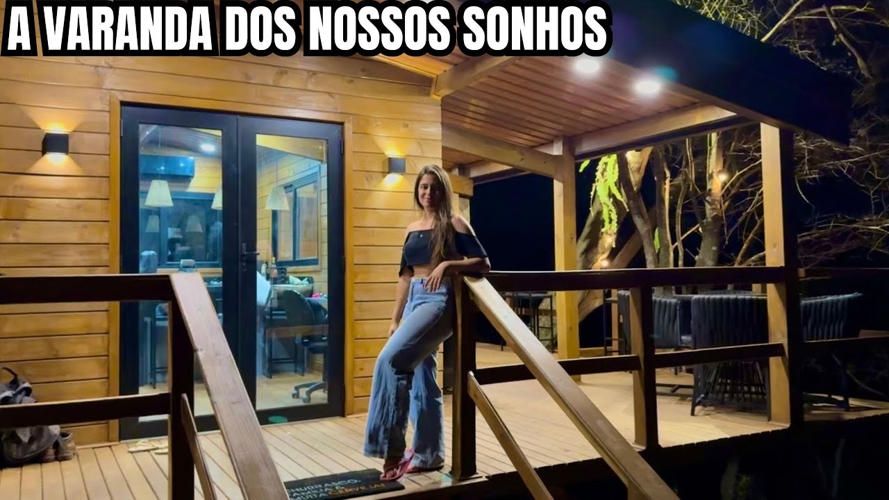 Construindo a varanda dos sonhos na cabana do sítio isolado
