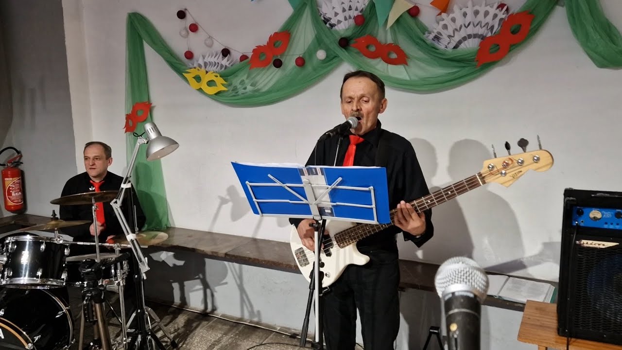 'Nie odejdę od Ciebie, nie pokocham innego' - CUDOWNE solo Piotra basisty! 11.02.2023 r.