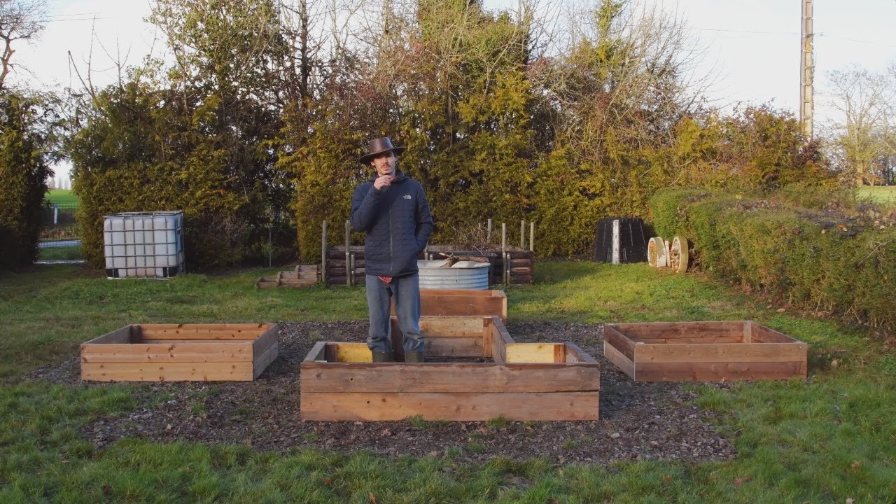 Création et construction des bacs pour le potager.