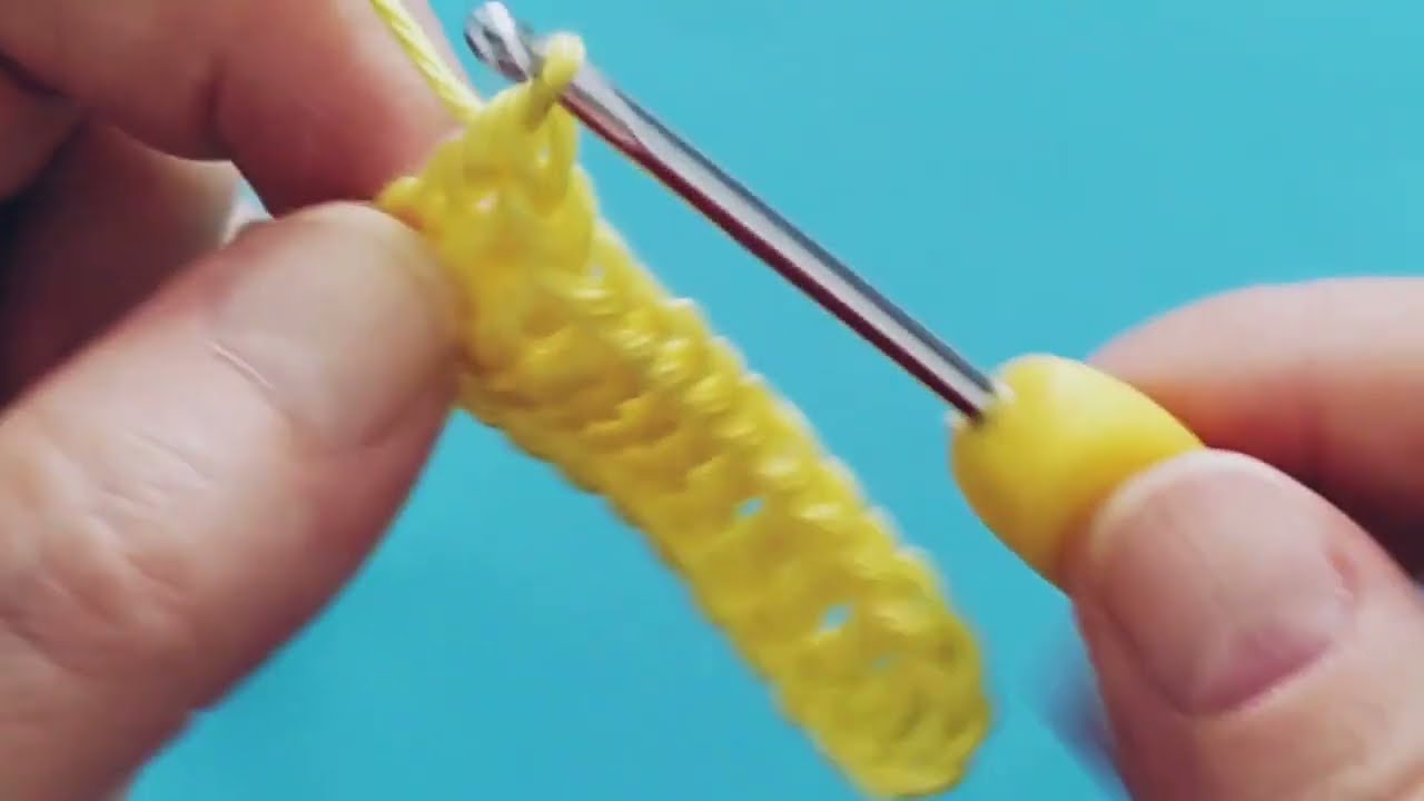 HOW TO CROCHET A DOUBLE CROCHET STITCH EASY