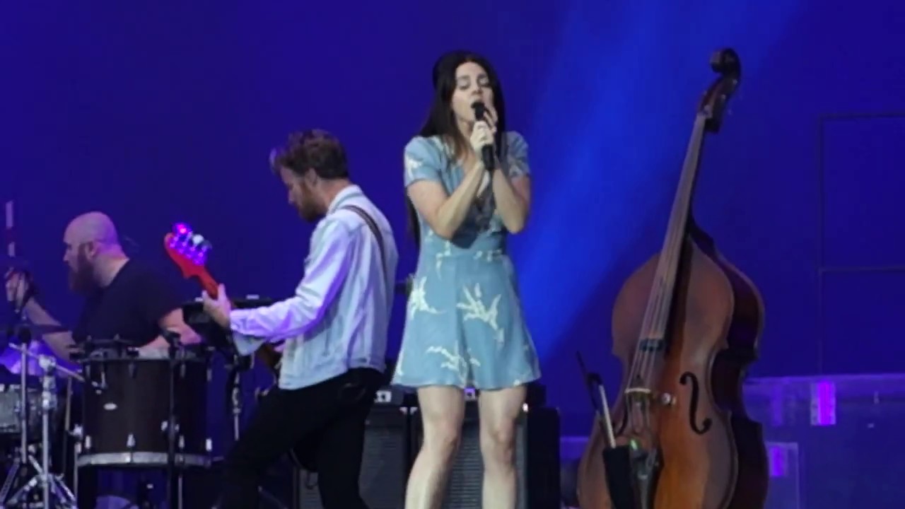 Lana Del Rey - Shades of Cool - Lollapalooza Paris 2017