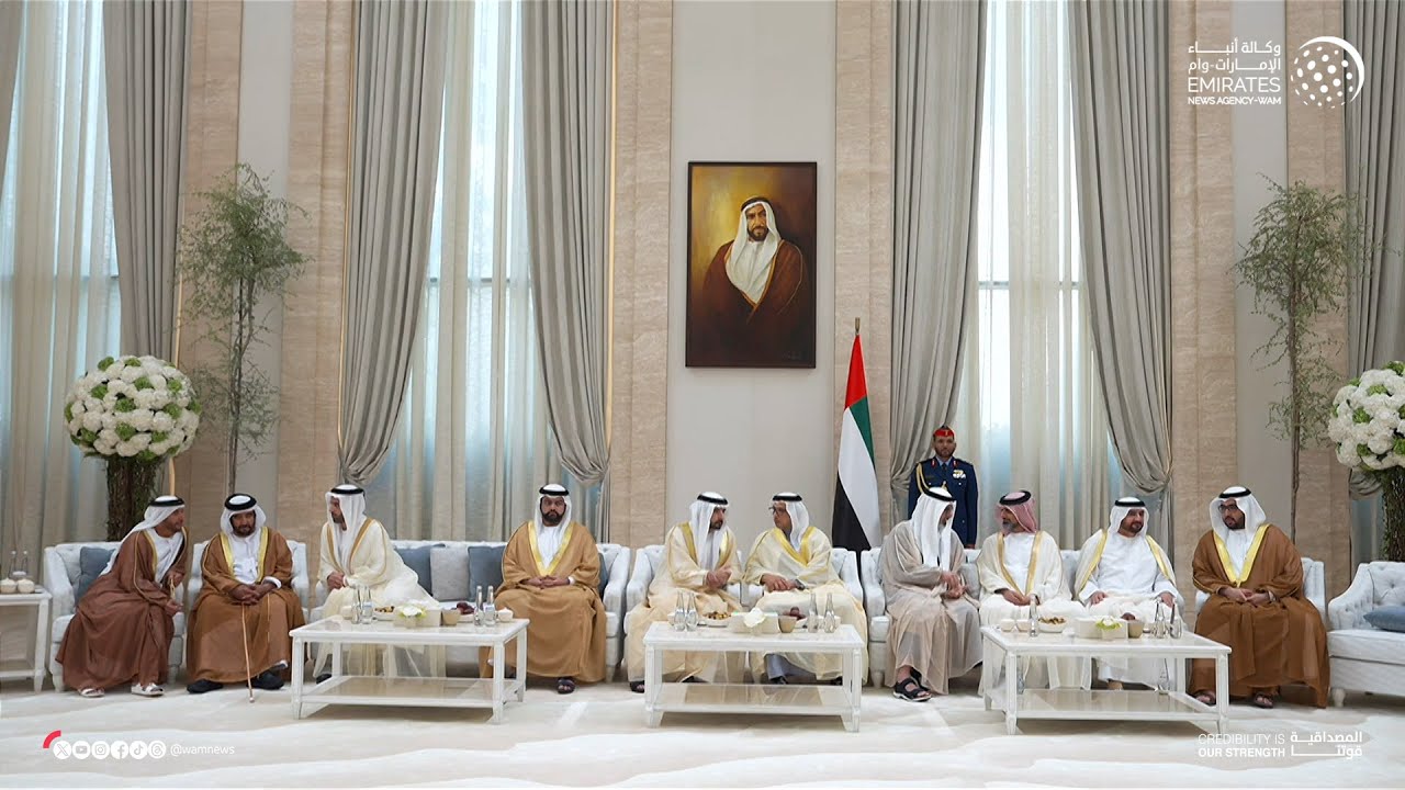 منصور بن زايد وخالد بن محمد بن زايد يستقبلان أولياءالعهود ونواب الحكام والشيوخ والمهنئين بعيد الأضحى