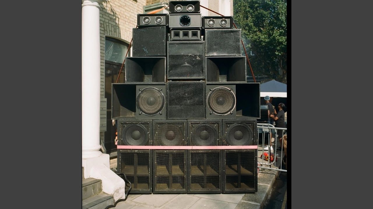 devant le mur quand c'est la tribe