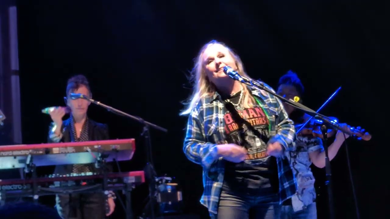 Indigo Girls - Closer to Fine (w/Melissa Etheridge) (2025-09-16 Bridgeport, CT)