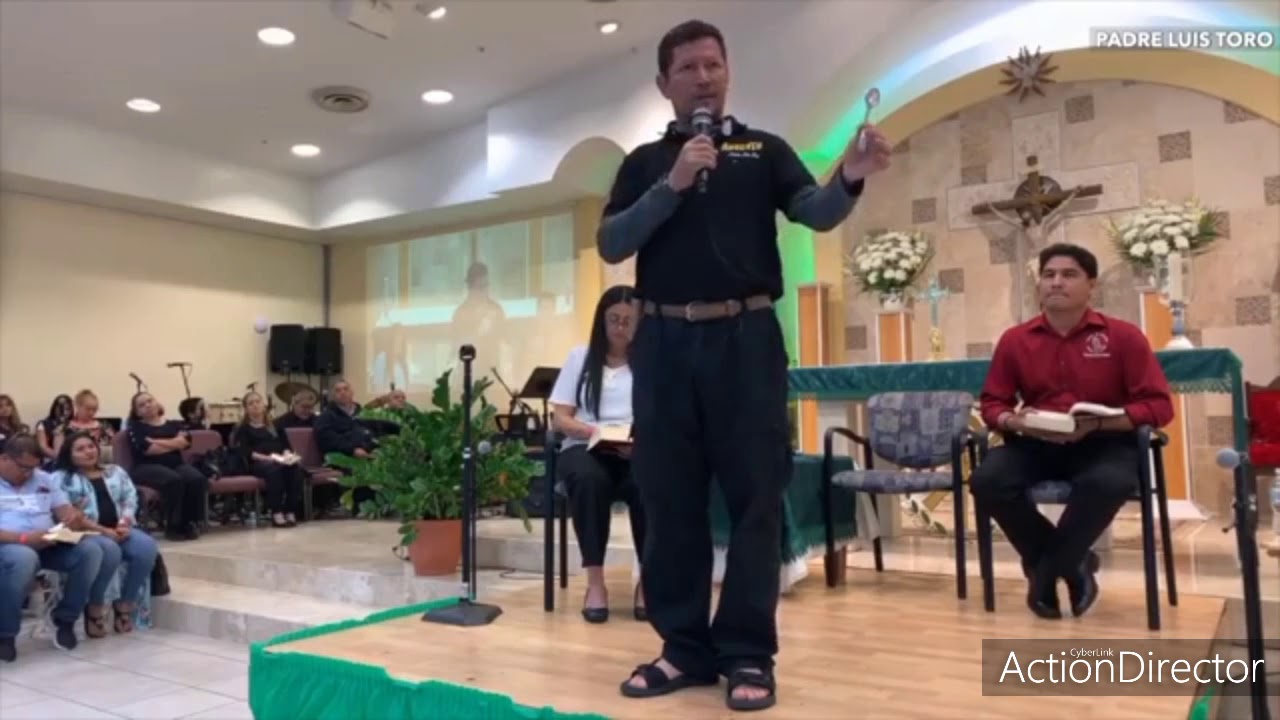 PADRE LUIS TORO HACE EXORCISMO A BRUJA Y LUCHA CONTRA BRUJOS