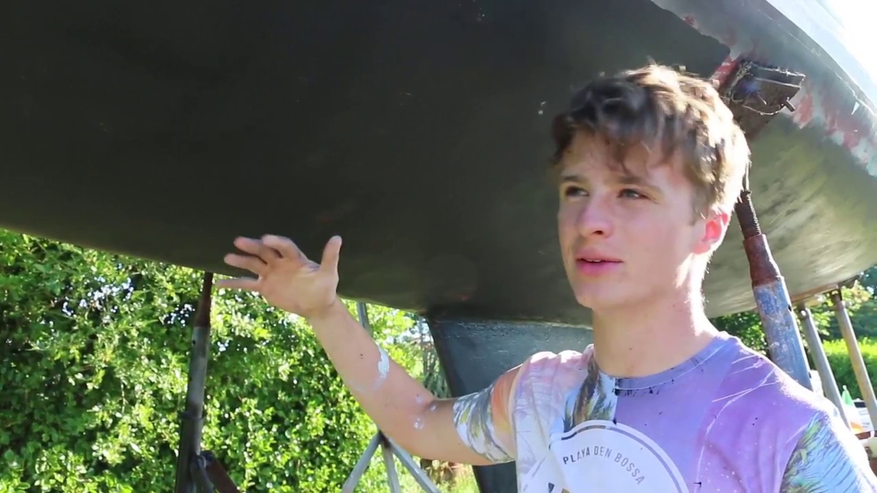 A Frantic Sailboat Restoration - EP4 - Painting a Small Sailboat