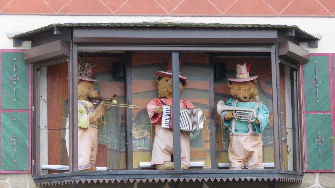 Blackpool Pleasure Beach's Three Avalanche Bears
