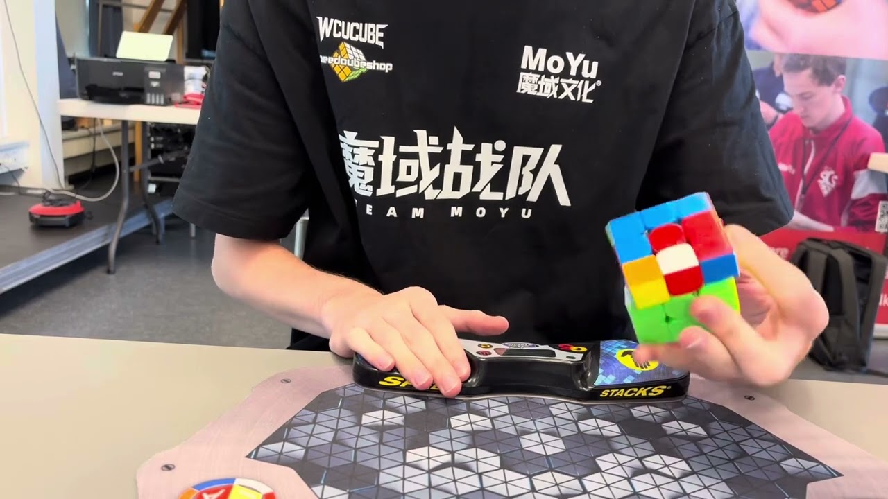 10.39 Official Danish Record 3x3x3 OH Average | Martin Egdal