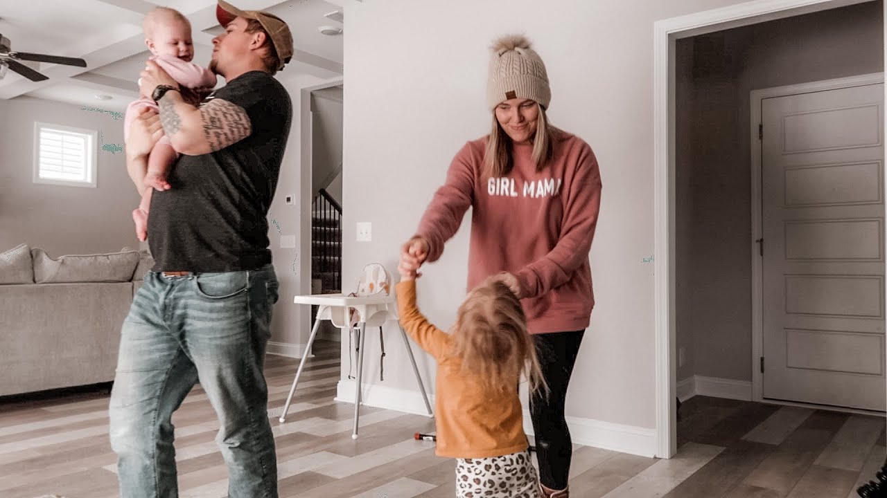 FIRST VLOG IN OUR NEW HOUSE | DAY IN THE LIFE OF A MILITARY FAMILY | Autumn Auman