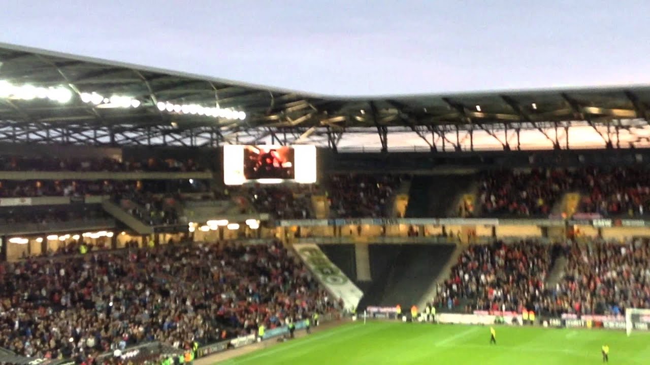 Player entrance Mk dons 4-0 Manchester United