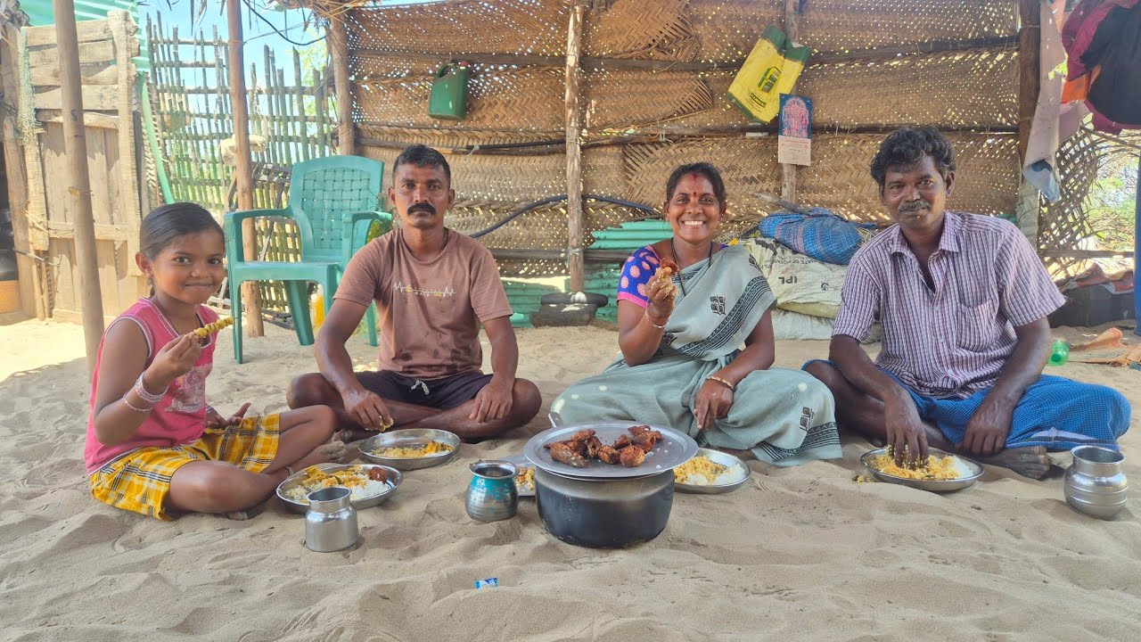 வலையில் பிடித்த உயிர் மீன்களை சமைத்து அருமையான மதிய சாப்பாடு
