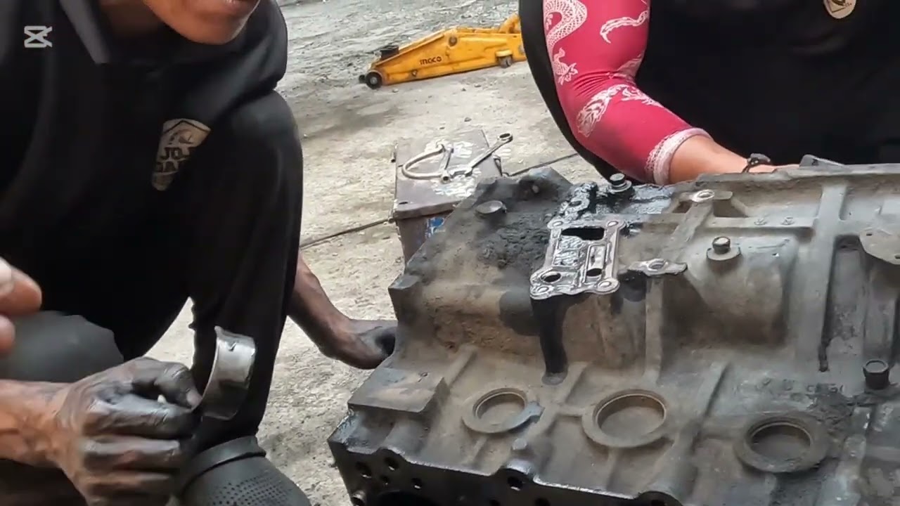 HYUNDAI H100 NA NILUSONG SA BAHA  BIGLA DAW TUMIRIK ANG MAKINA