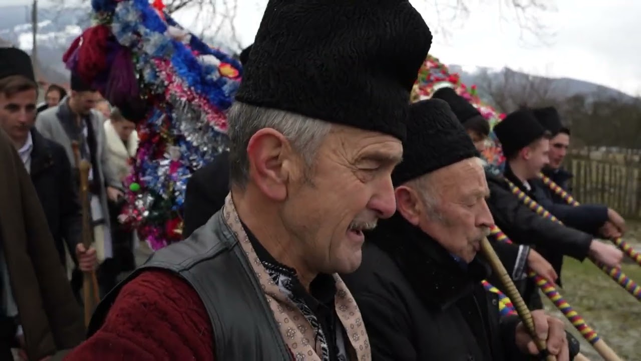 Pițărăii momârlanilor, piţărăii din satul Jiet. Vechi obiceiuri din Ajunul Crăciunului ( MONDO TV )