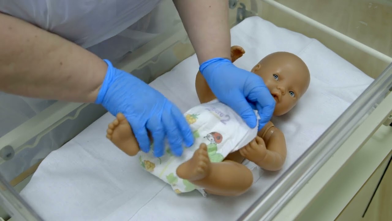 Changing your baby's nappy