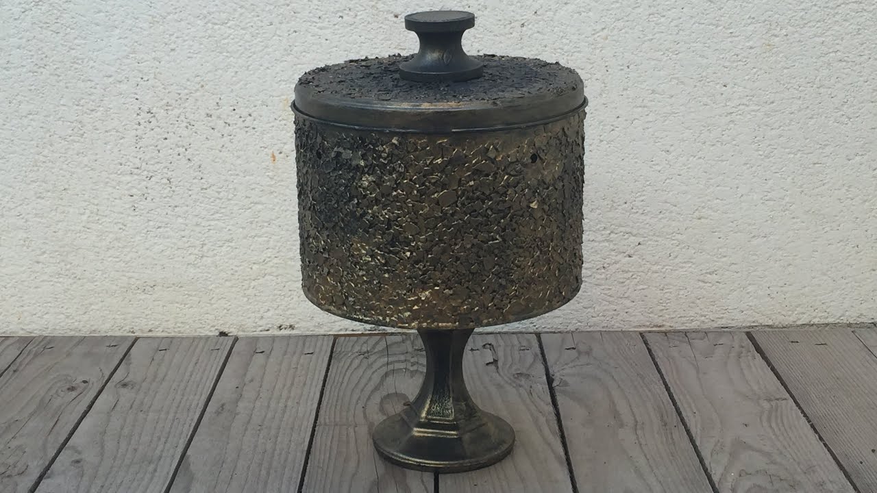 Lata decorada con cáscara de huevo efecto bronce antiguo