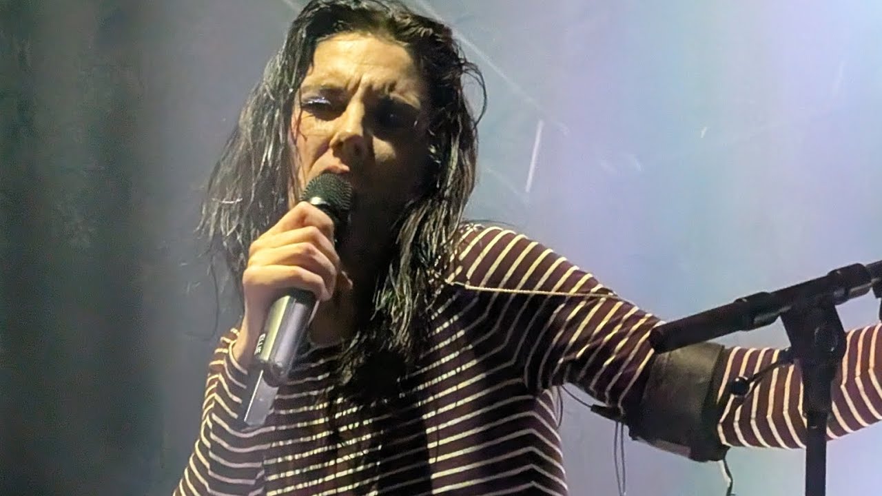 Wolf Alice "The Last Man On Earth" Live in Toulouse November 15th 