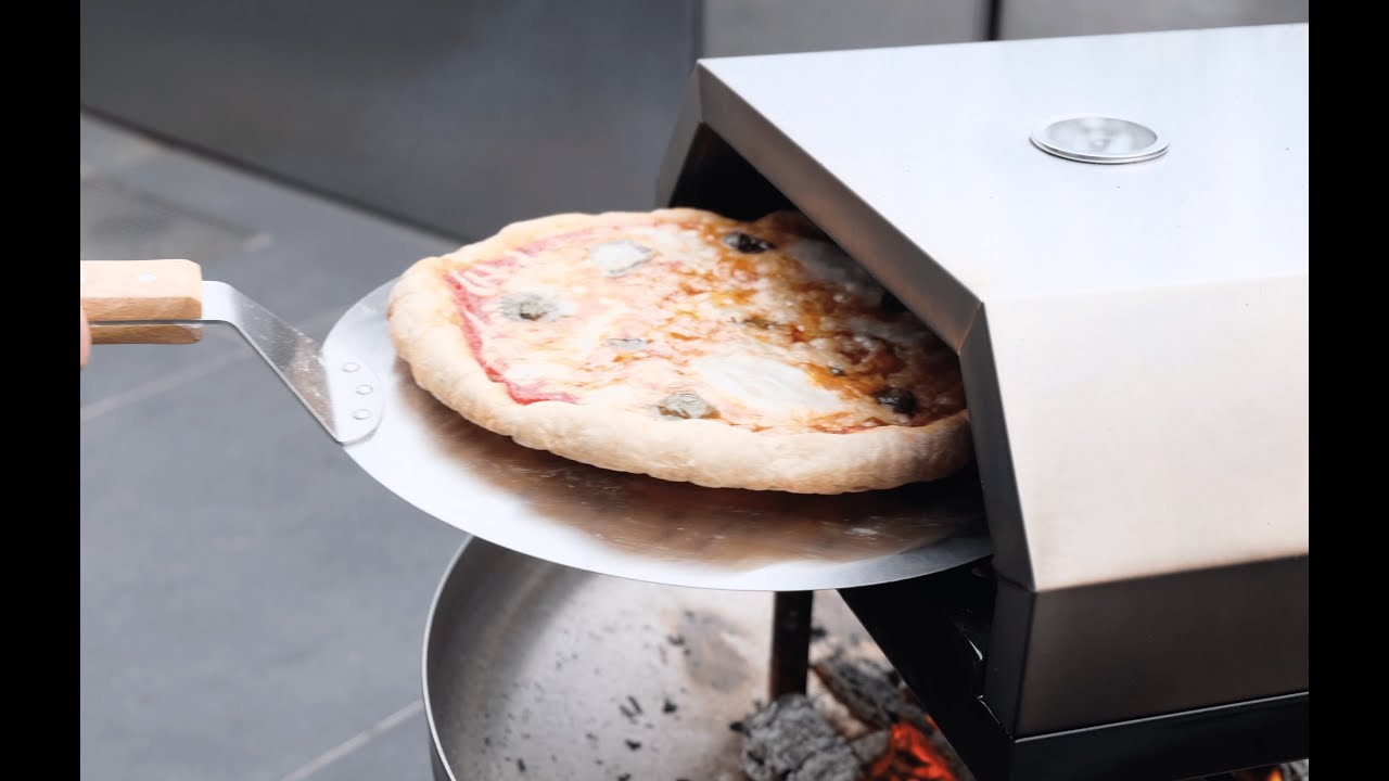 Pizza machen auf der Designer Edelstahl Feuerschale 