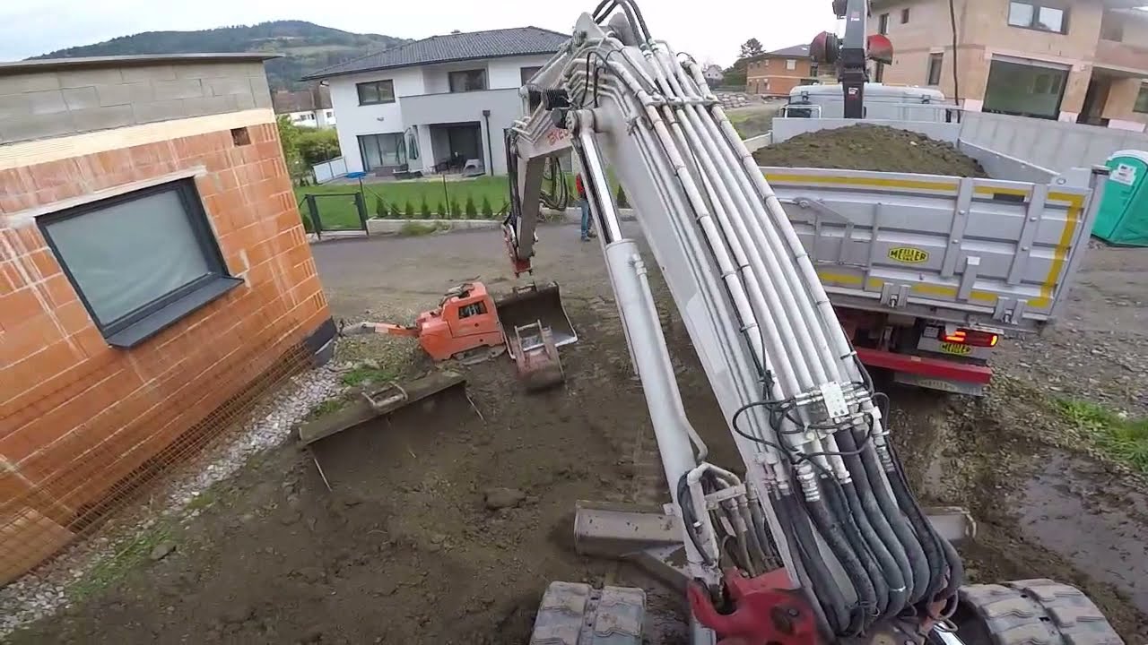 Se siente uno mejor con un jardin llano y limpio takeuchi tb290