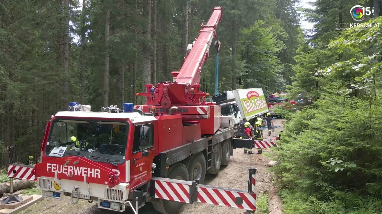 Langwierige LKW Bergung auf der Wurzeralm-Drei Feuerwehren im Einsatz