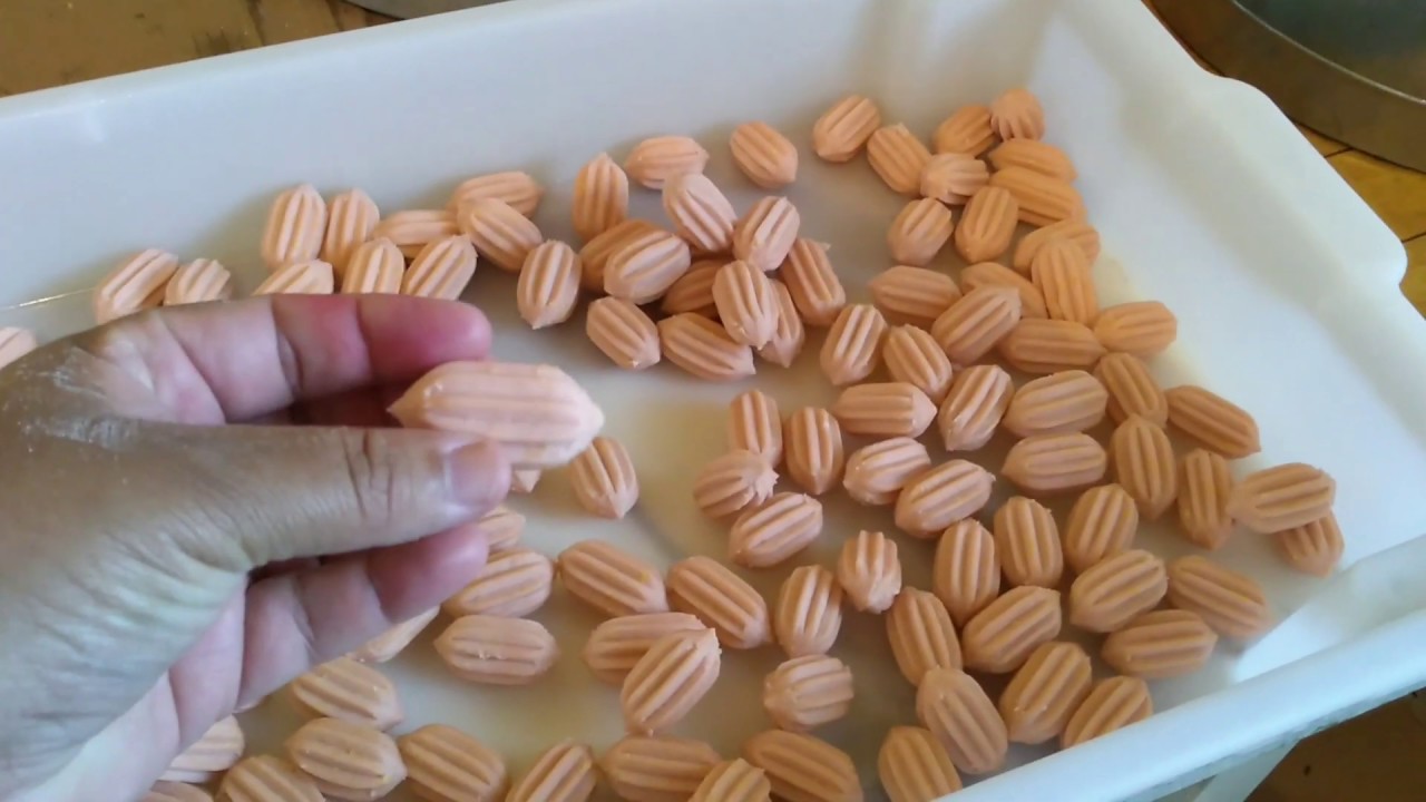 Churros de goiabada na máquina de salgados