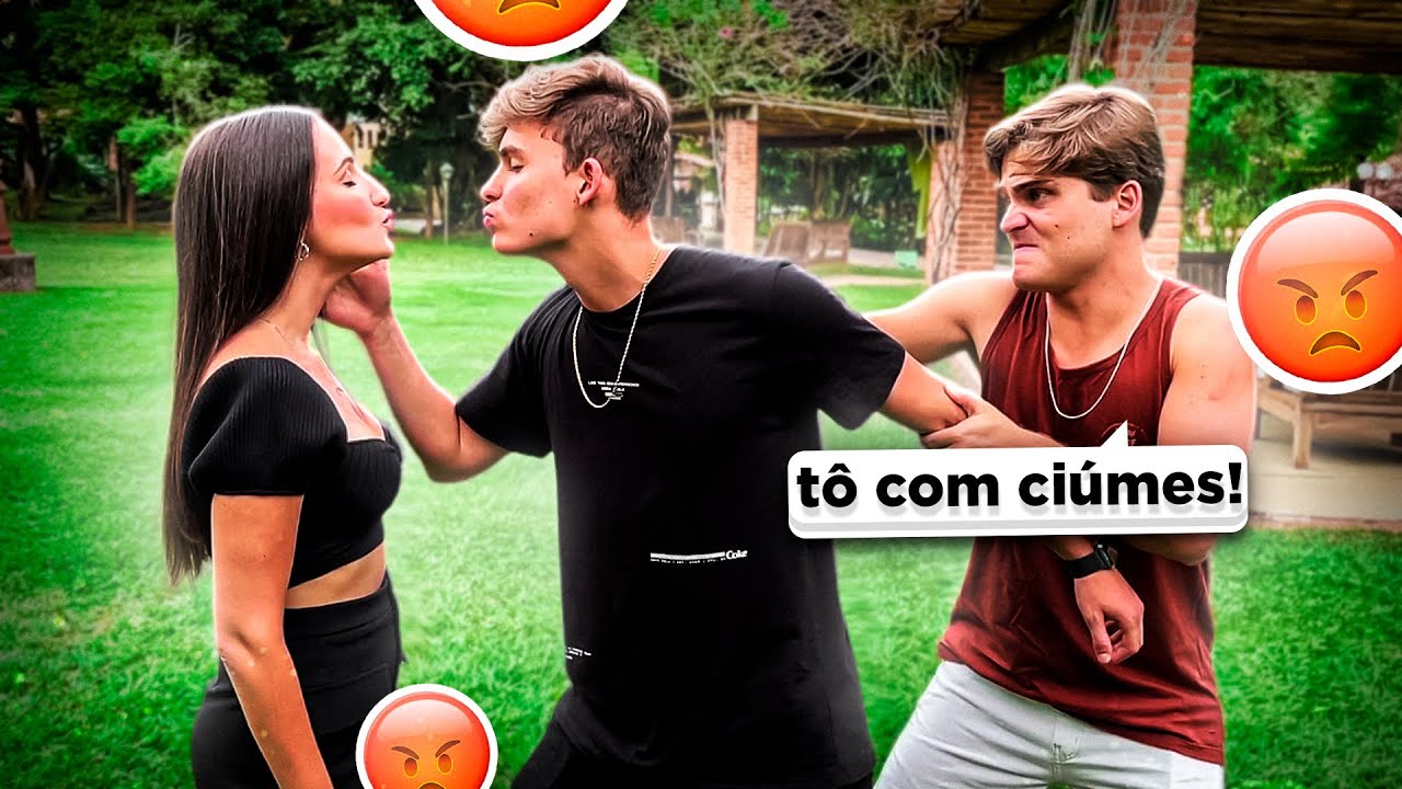 DEI EM CIMA DA ROBERTA NA FRENTE DO NAMORADO DELA! •Irmãos Scribel•