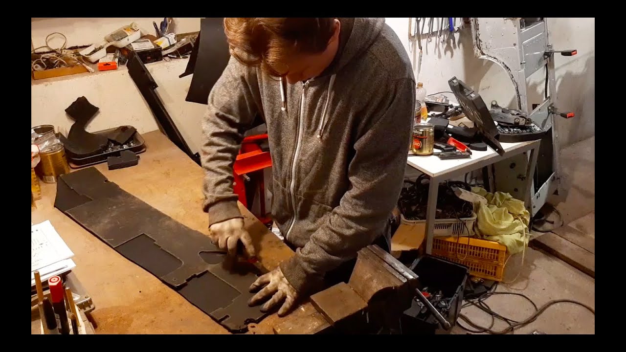 Step 22: bulkhead soundproofing & dashboard assembly Land Rover Defender 110 by Maro.