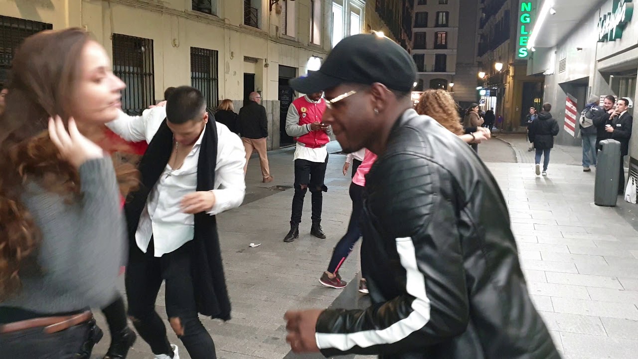 Madrid timbera l bailando salsa cubana  l  timba cubana  l el mayimbero soy yo de Perú
