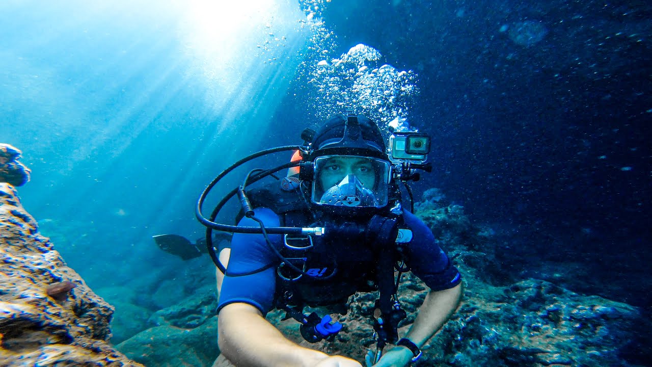 FULL FACE MASK DIVING IN HAWAII  (SHARKS COVE)