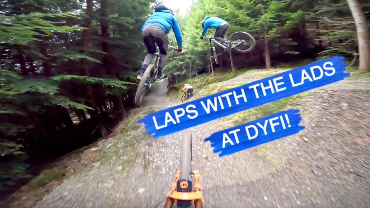 КАТАНИЕ В DYFI BIKEPARK С БЛИЗНЕЦАМИ ДЖОНС И КОМАНДОЙ!!!