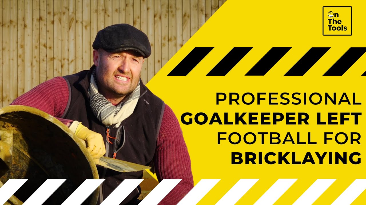 Профессиональный вратарь оставил футбол и перешёл на работу каменщиком!
