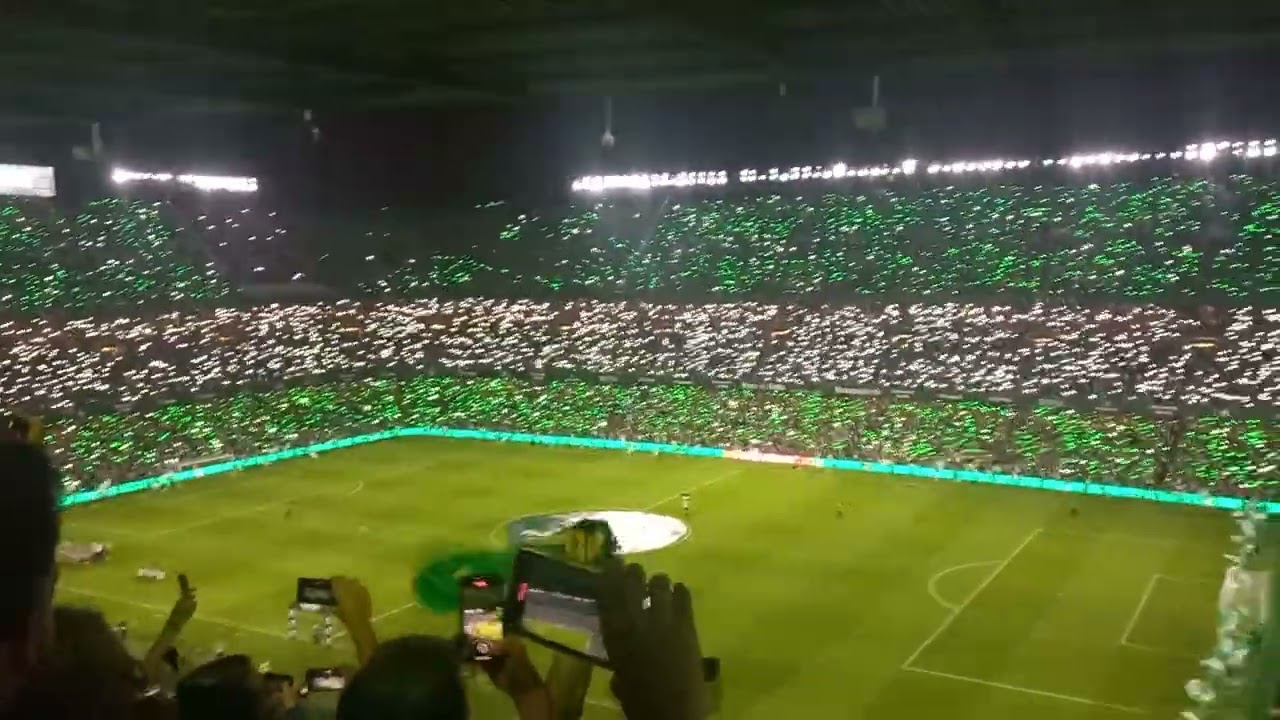 Impresionante espectáculo de luces en el Benito Villamarín en la previa del Betis-Almería!!!
