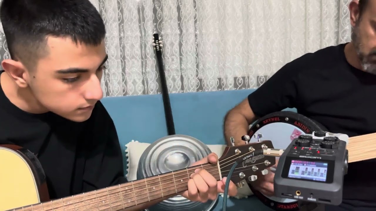 Ayağında Kundura | Cümbüş, Sazbüş, Gitar