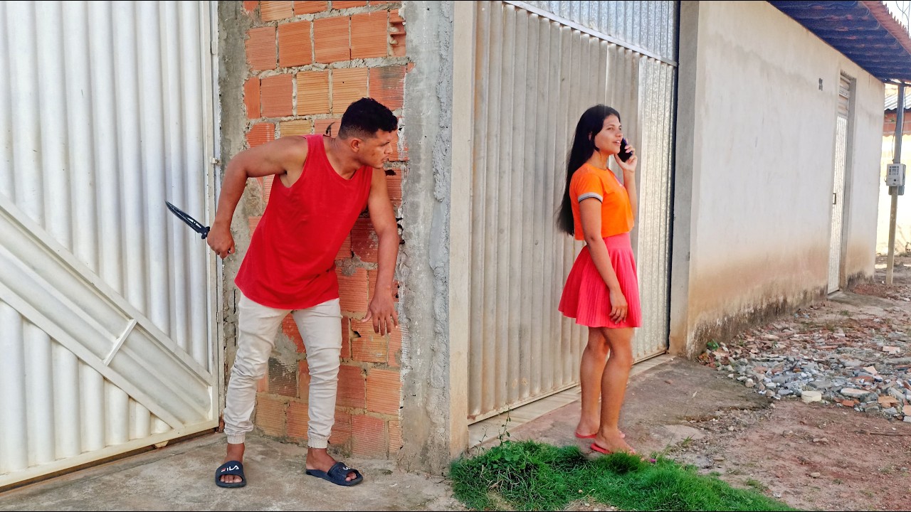 Ele desconfia que sua esposa está conversando com outro - Ele descobriu toda a verdade