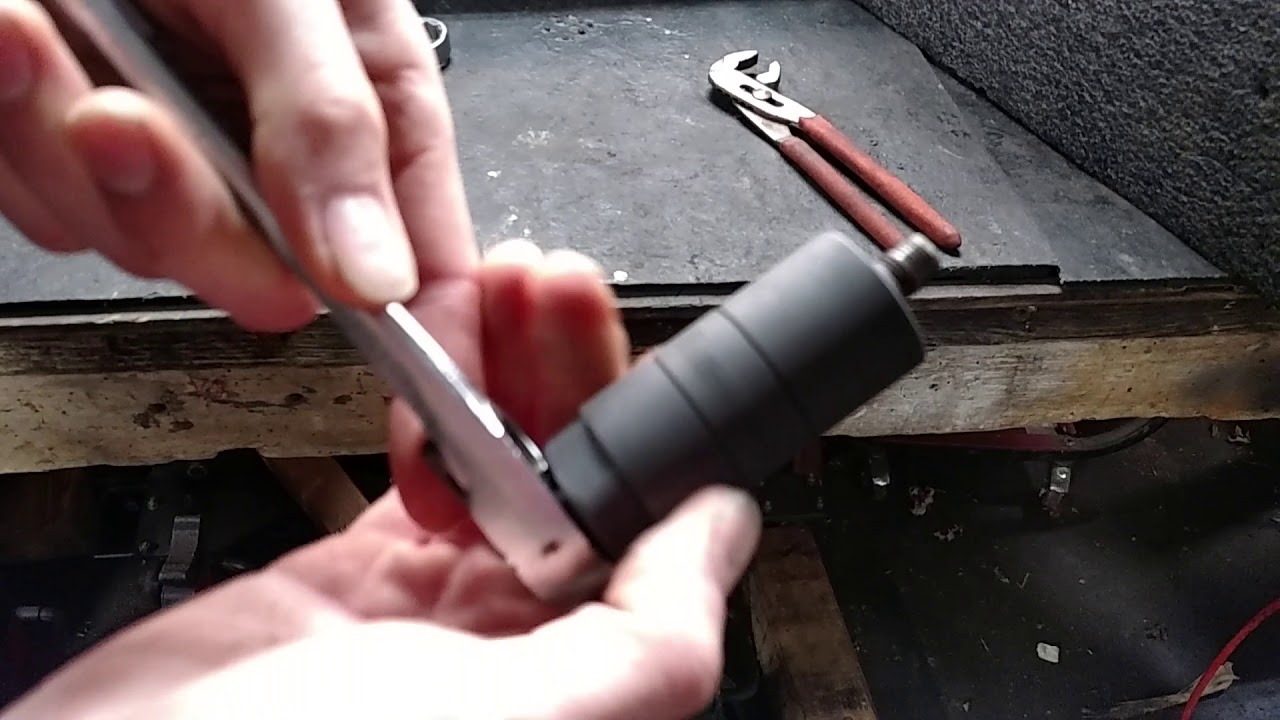 Oil pressure sensor socket