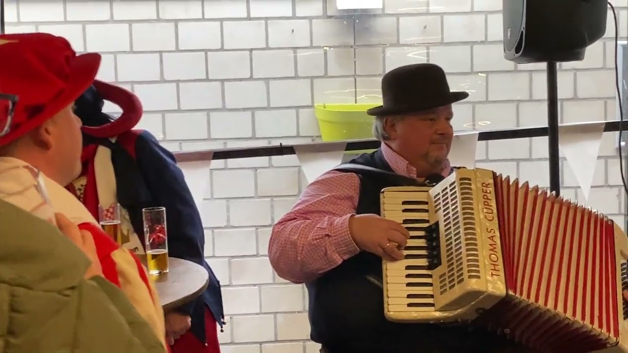 Einweihung der Prinzenburg in Monheim - Klimpermännchen Thomas Cüpper