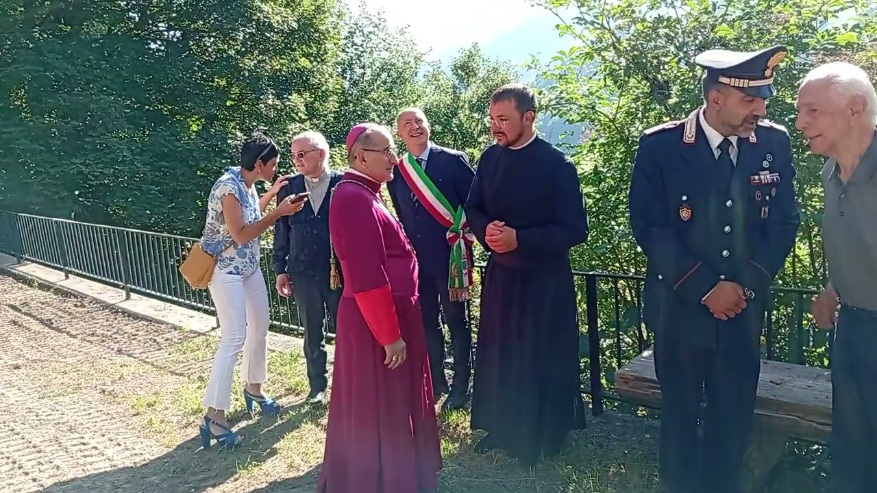 Visita alla grotta della Beata Vergine 